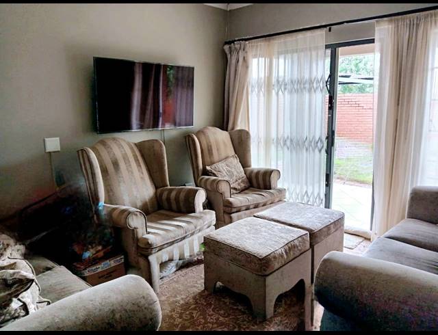 3 BEDROOM TOWNHOUSE FOR SALE IN MONAVONI